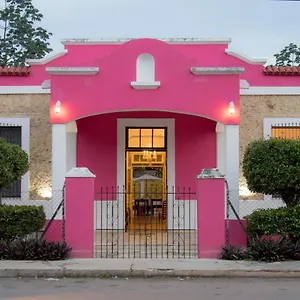rosa-mexicano-hostal.hotelsmerida.org/